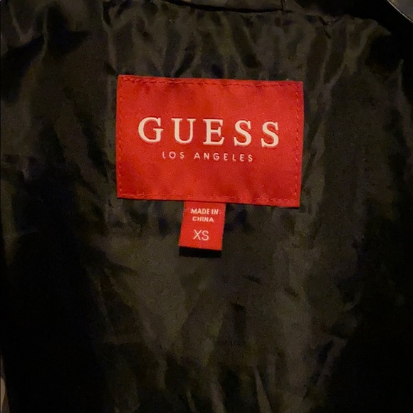 Guess windbreaker/ rain jacket - Picture 5 of 6